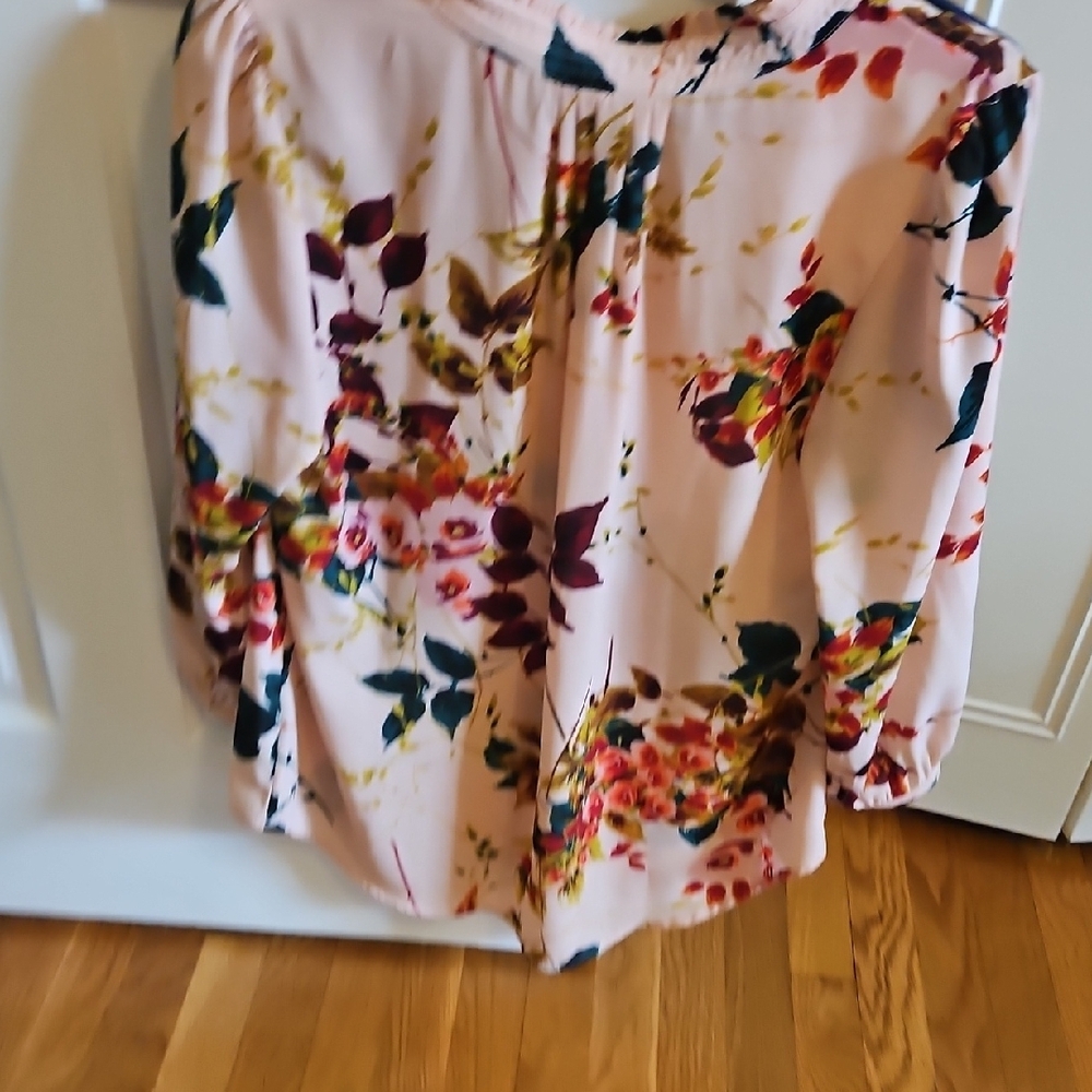 Floral Women's Top - Pink, Green & Other Colours. Size Large. Perfect For Fall - Picture 8 of 8